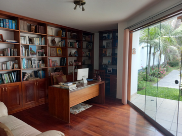 HERMOSA CASA EN VENTA - LA PLANICIE, LA MOLINA