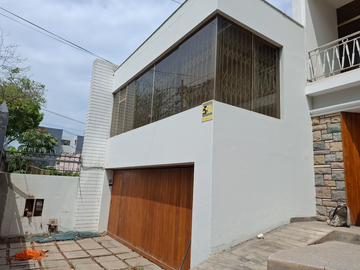 ALQUILER CASA EN SAN ISIDRO (609-142-40 LUCY)