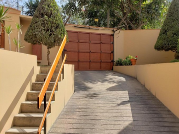 VENDO AMPLIO DUPLEX DE 6 DORM. EN SURCO