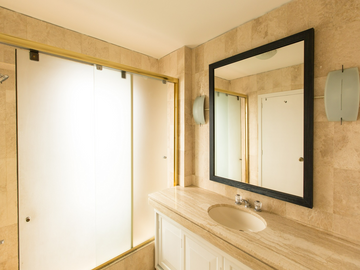 EDIFICIO CON LINDO JARDÍN INTERNO, AMOBLADO ACOGEDOR, MIRO Q