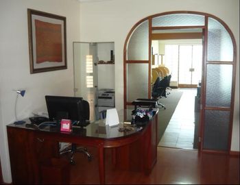 CASA EN ALQUILER EXCLUSIVAMENTE PARA OFICINAS EN JESÚS MARÍA (609-114-4)