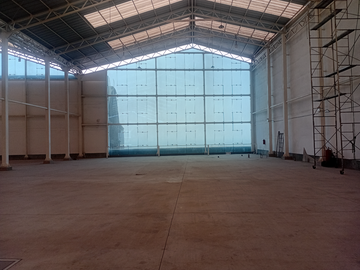 SE ALQUILA NAVE INDUSTRIAL DE ESTRENO 2,149 M² ZONIFICACIÓN 