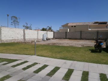 HERMOSO TERRENO DE 450M2 EN LA PLANICIE DE CHALLAPAMPA AREQUIPA