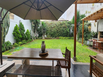 VENDO AMPLIA CASA EN LA AURORA, MIRAFLORES