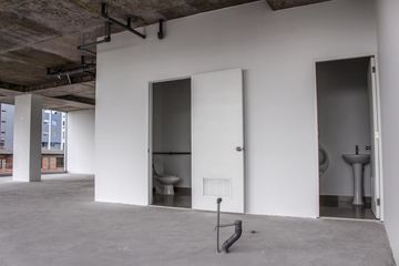 Excelente oficina en edificio ejecutivo de Estreno