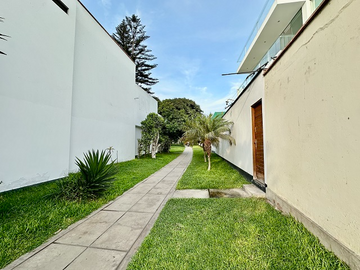 VENDO DEPARTAMENTO ESTILO CASA CON JARDÍN