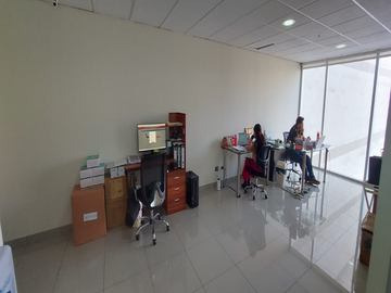OFICINA IMPLEMENTADA DE 233M² CON VISTA A LOS JADES EN SURCO