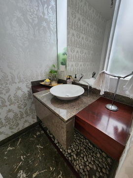 VENDO AMPLIA CASA EN LA AURORA, MIRAFLORES