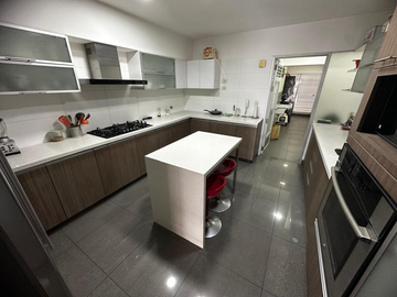 FLAT VENTA SURCO, VISTA AL GOLF, PISCINA, GYM, CINE