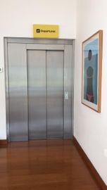 CASA MODERNA CON VISTA PANORAMICA Y ASCENSOR