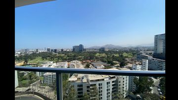 MODERNO DEPARTAMENTO EN VENTA CON LINDA VISTA AL GOLF EN CERROS DE CAMACHO 