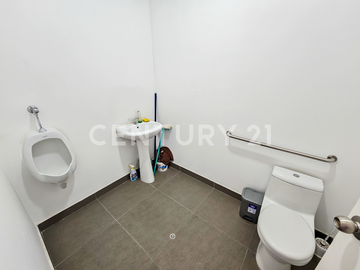 LOCAL COMERCIAL CEERCA AL TREBOL DE JAVIER PRADO