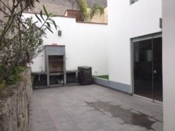 MODERNA CASA EN LA PLANICIE