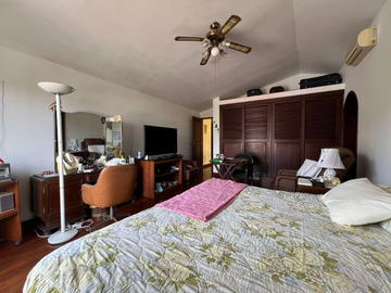 CASA EN VENTA O ALQUILER | TERRAZA CON JARDÍN | 4 ESTACIONAM