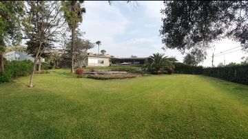 CASA COMO TERRENO EN LAS CANTERAS CASUARINAS - 023137