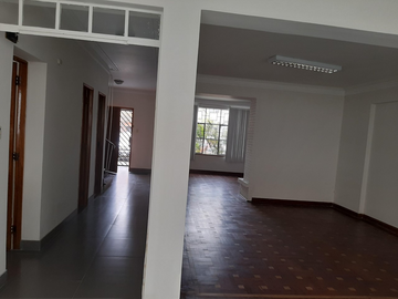 VENTA CASA PARA OFICINA,  SAN ISIDRO CERCA AL HOSPITAL FAP