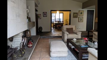 VENDO LINDA CASA EN LA ESTANCIA, LA MOLINA FRENTE A PARQUE