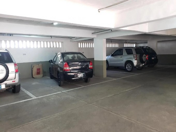 VENDO AMPLIO DUPLEX DE 6 DORM. EN SURCO