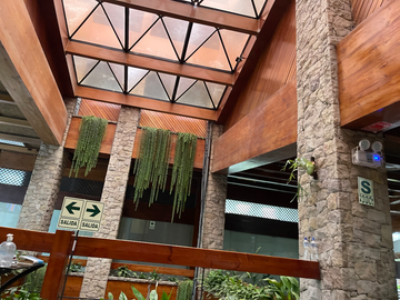   EXCELENTE OFICINA O LOCAL COMERCIAL, 260 M². PARA EMPRESAS Y OTROS EN EDIFICIO MODERNO CLÁSICO POR EL OLIVAR