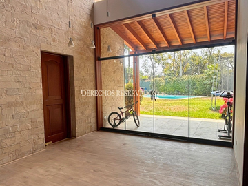 OCASIÓN! CASA REMODELADA EN ESQUINA - LA ESTANCIA