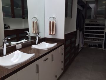 La Planicie- Vendo Casa en Condominio cerca al Club El Golf