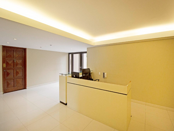 FINO DEPARTAMENTO FLAT ELEVADO EN PRIMER PISO