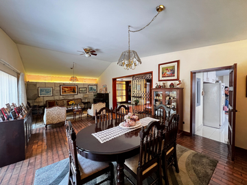 VENDO HERMOSA CASA CON 4 DEPARTAMENTOS POR LAS TRES MARIAS 