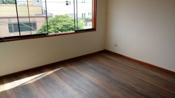 CASA SEMI REMODELADA CON MUY BUENA ILUMINACIÓN