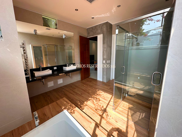 LINDA CASA DE 1,108 M²  EN UNA DE LAS ZONAS MÁS EXCLUSIVAS 