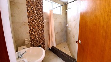 VENTA DE CASA EN MORAVIA II - PRIMERA FILA