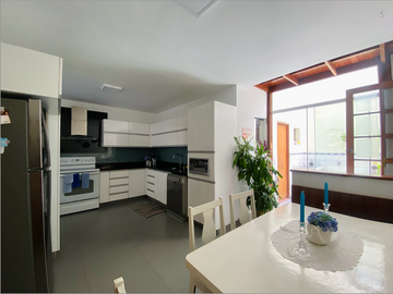 VENTA LINDA CASA EN CALLE LOS TULIPANES