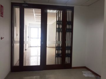 Amplia Oficina de 280 m en Pleno Corazón de Miraflores