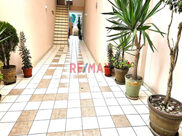 SE VENDE DEPARTAMENTO EN SAN ISIDRO 3ER PISO VISTA EXTERIOR 