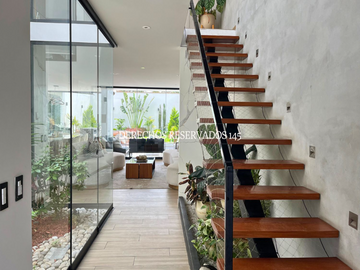 PRECIOSA CASA - CASI DE ESTRENO INDEPENDIENTE