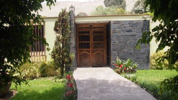 VENTA DE CASA COMO TERRENO EN LA MOLINA ( 609-111-1 LUCY)
