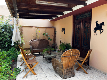 VENDO HERMOSA CASA CON 4 DEPARTAMENTOS POR LAS TRES MARIAS 