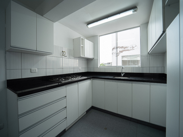 SE VENDE DUPLEX CON TERRAZA. FRENTE AL PARQUE LA CORUÑA, SUR