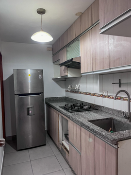 DEPARTAMENTO MUY BIEN UBICADO, CERCA A LA AVENIDA LA MOLINA 