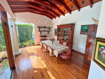 LINDA CASA DE 1,108 M²  EN UNA DE LAS ZONAS MÁS EXCLUSIVAS 