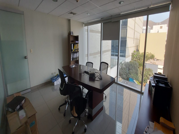OFICINA IMPLEMENTADA DE 233M² CON VISTA A LOS JADES EN SURCO
