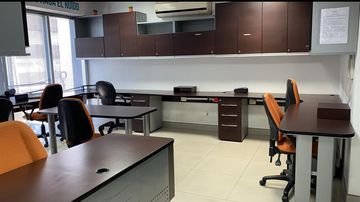 IMPECABLE OFICINA EN CHACARILLA SURCO IMPLEMENTADA