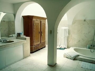 Linda y Amplia Casa Con Jardin