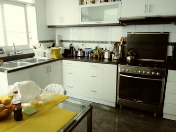 Excelente Casa en Calle Tranquila para Familias Numerosas