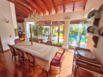 LINDA CASA DE 1,108 M²  EN UNA DE LAS ZONAS MÁS EXCLUSIVAS 