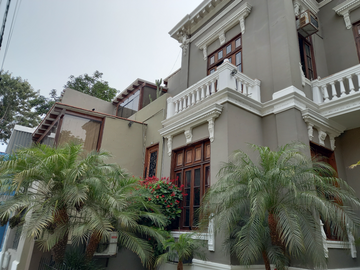 VENDO HERMOSA CASONA BARRANQUINA