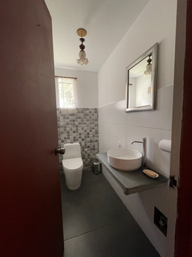 CONDOMINIO DE 4 DORMS - INGRESO INDEPENDIENT - AMPLIO JARDÍN