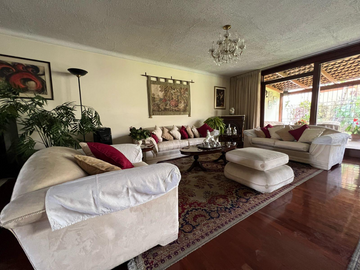 CASA EN VENTA O ALQUILER | TERRAZA CON JARDÍN | 4 ESTACIONAM