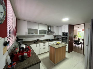 VENTA CASA EN LA AURORA MIRAFLORES (609-1143-1)