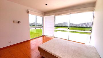 VENTA DE CASA EN MORAVIA II - PRIMERA FILA
