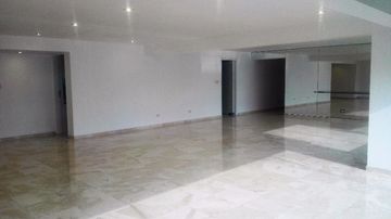 EXCELENTE DPTO CON LINDA VISTA A GOLF LOS INCAS